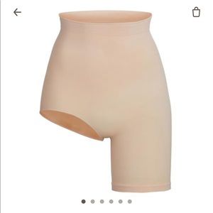 New SKIMS solution short